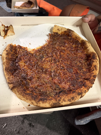 Pizza de Distributeur Bob Pizza à Talloires