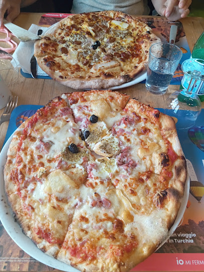 Pizza de Mathilda La Pizzaiola à Poisy